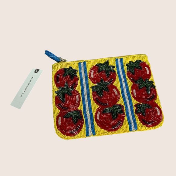 🍅 ANTHROPOLOGIE FIONA MEDIUM BEADED TOMATO STRIPE VEGGIE EDITION POUCH NWT - Picture 1 of 4